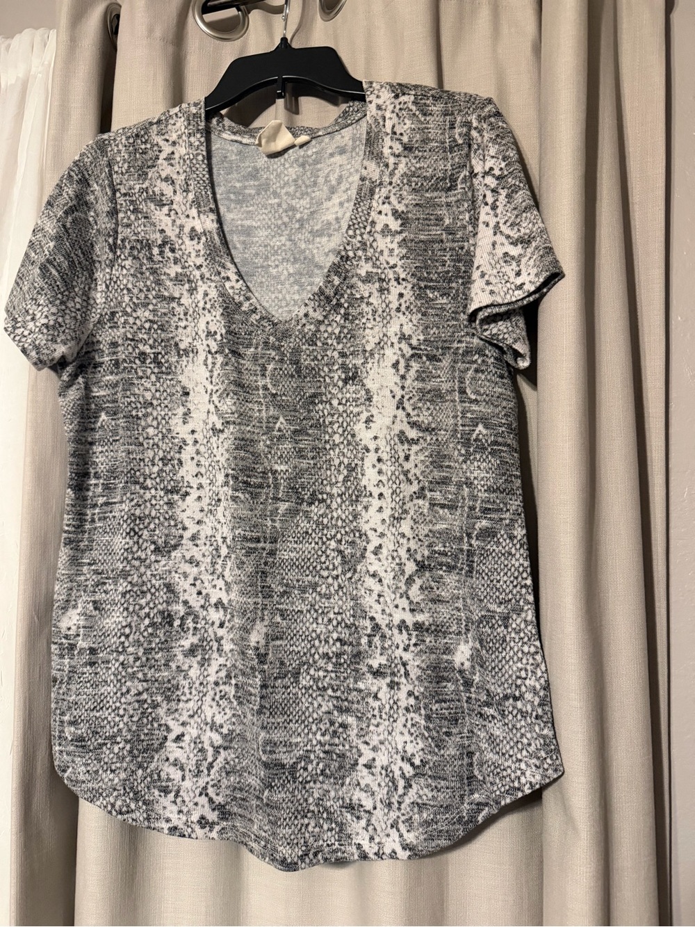 White Crow Gray Snake-Print V-Neck Short Sleeve Top